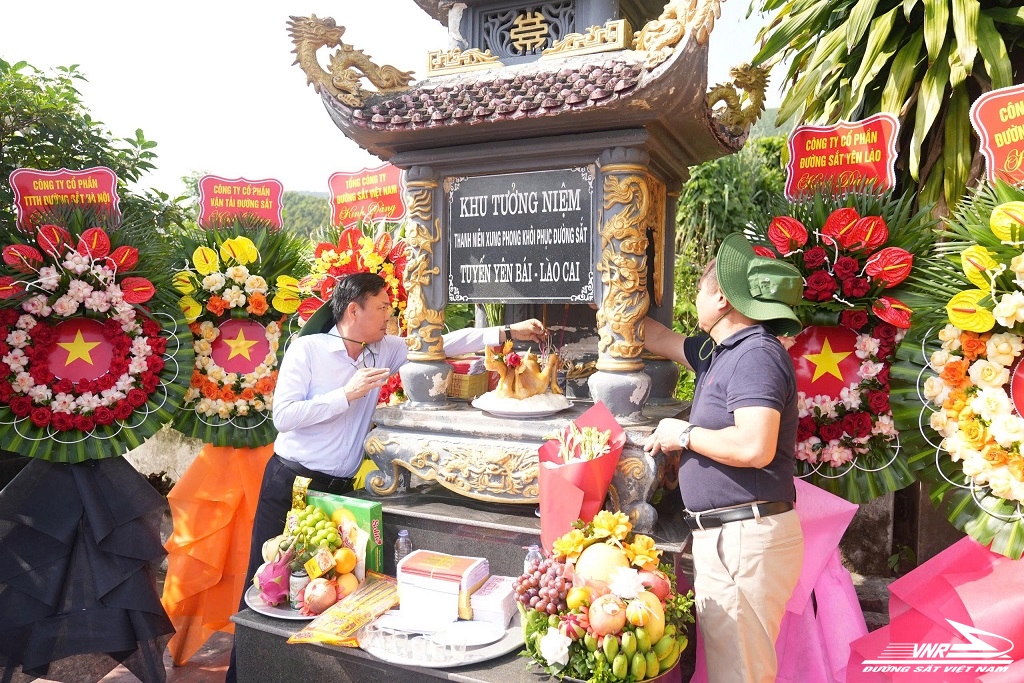 TGĐ Hoàng Gia Khánh dâng hương tưởng nhớ thanh niên xung phong, CNCNV ngành đường sắt hy sinh khi đang làm nhiệm vụ tại Lào Cai